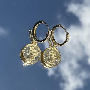 Beautiful 18k gold earrings